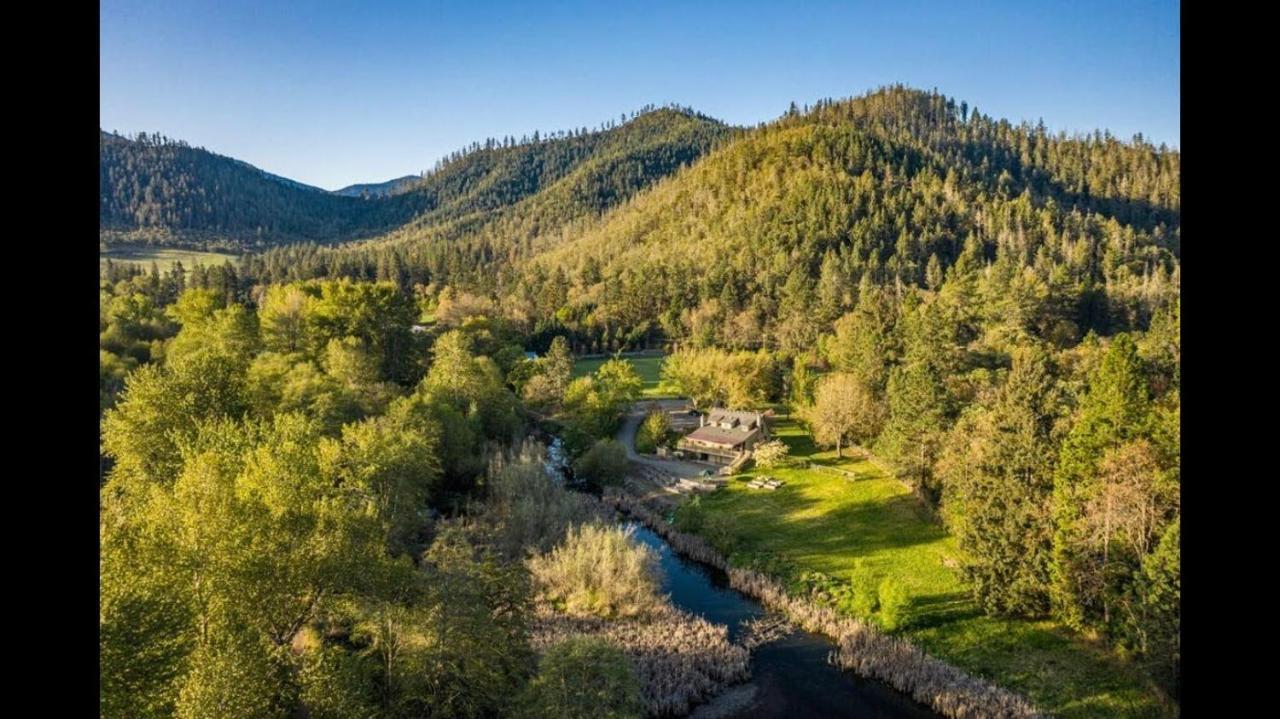 Cozy Wild West Covered Wagon Next To River Grants Pass Buitenkant foto