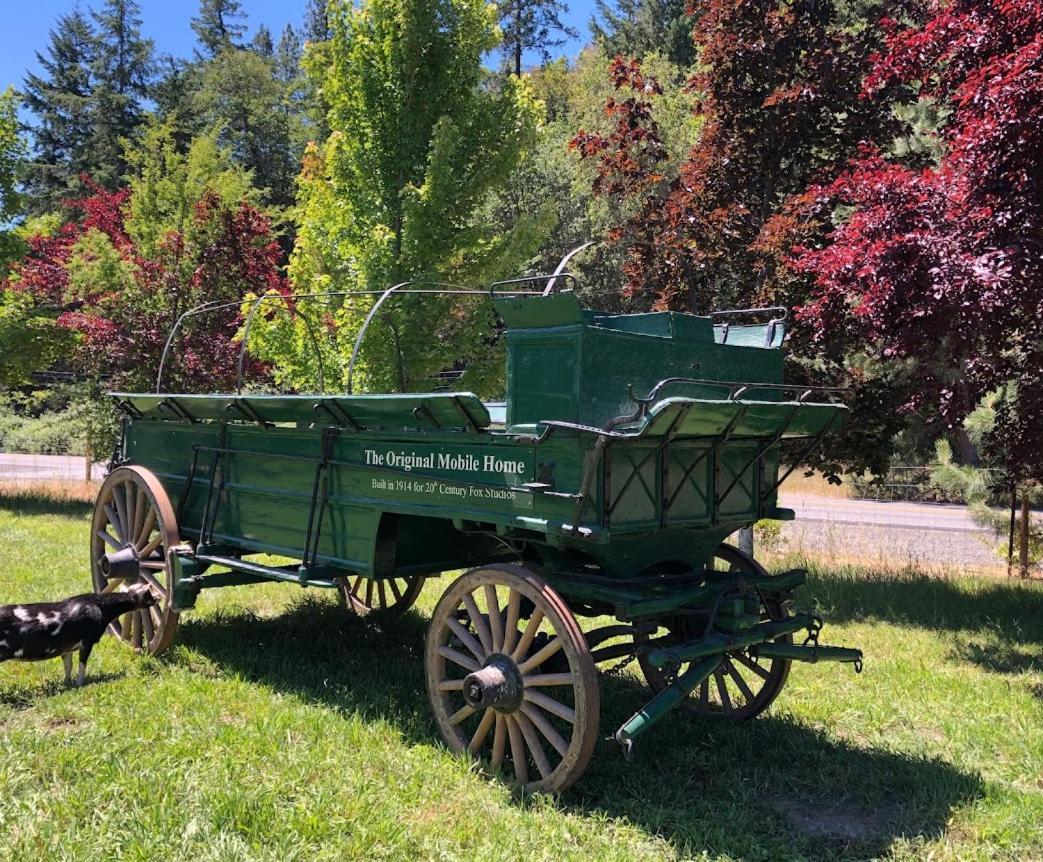 Cozy Wild West Covered Wagon Next To River Grants Pass Buitenkant foto