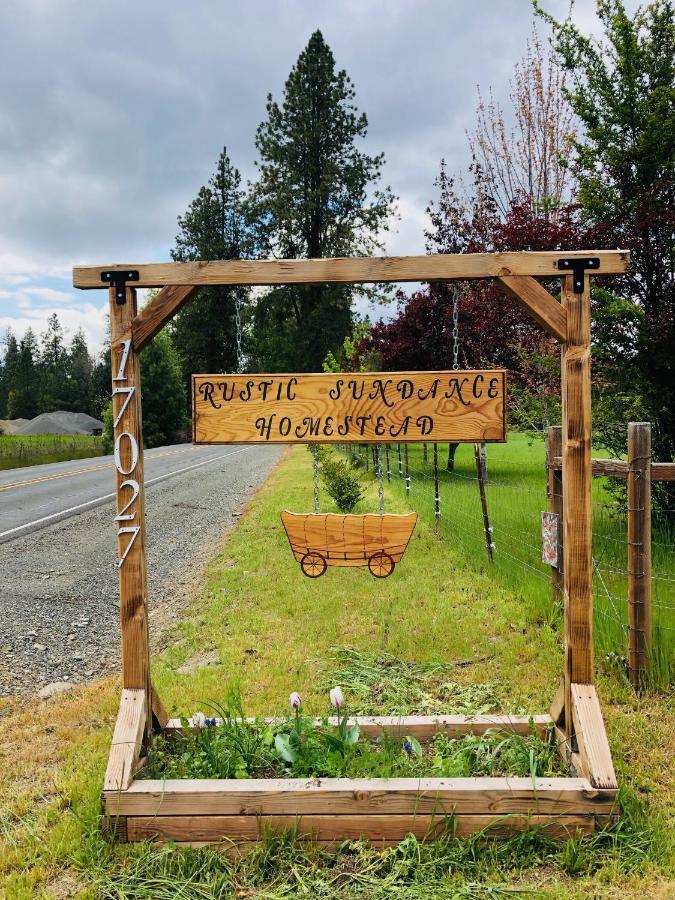 Cozy Wild West Covered Wagon Next To River Grants Pass Buitenkant foto