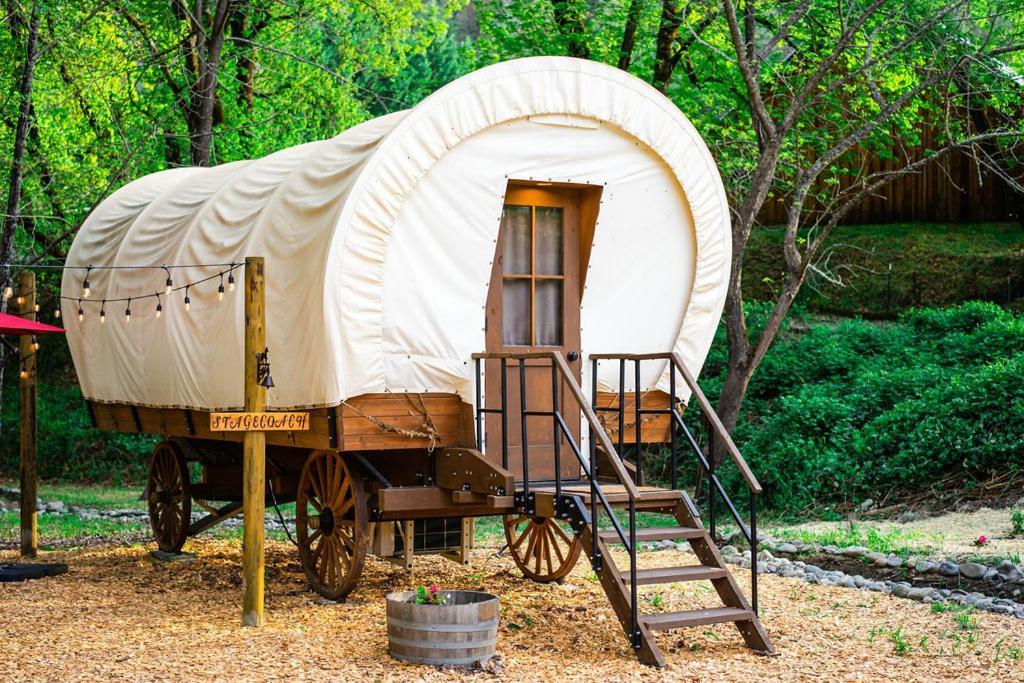 Cozy Wild West Covered Wagon Next To River Grants Pass Buitenkant foto