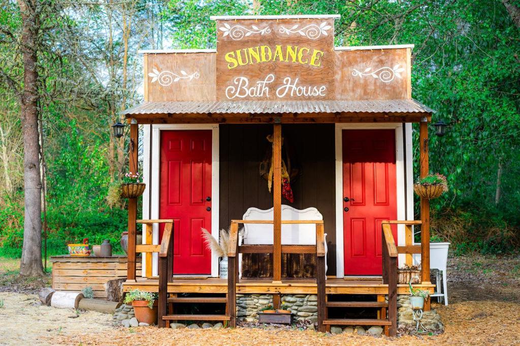 Cozy Wild West Covered Wagon Next To River Grants Pass Buitenkant foto