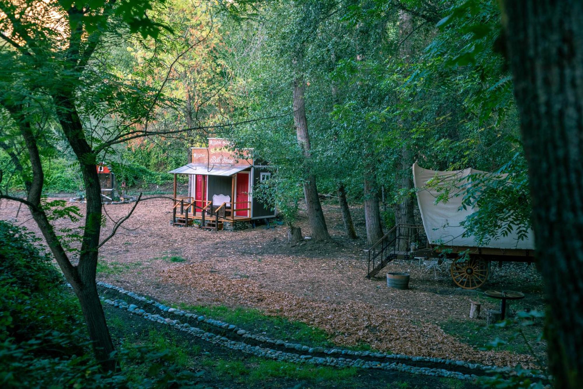 Cozy Wild West Covered Wagon Next To River Grants Pass Buitenkant foto